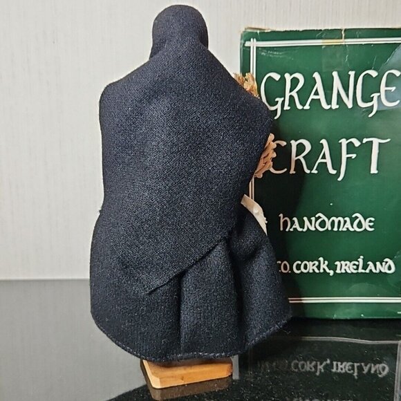 Vintage Character Doll Dublin Flower Seller with Basket Grange Craft Ireland - Picture 5 of 10